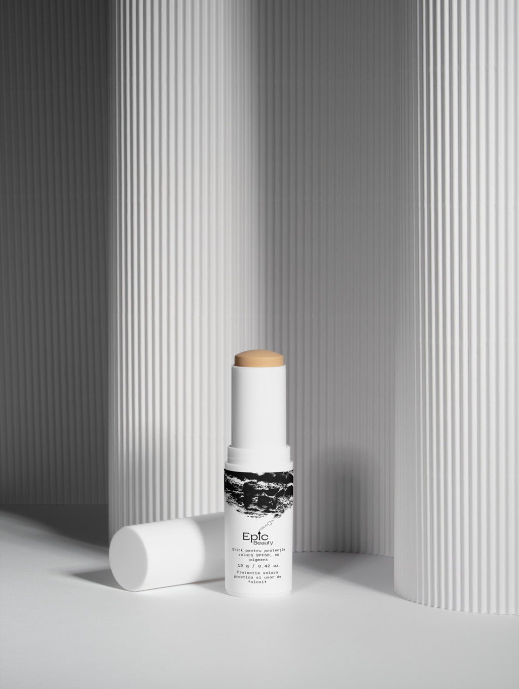 Stick protector solar cu pigment SPF 50