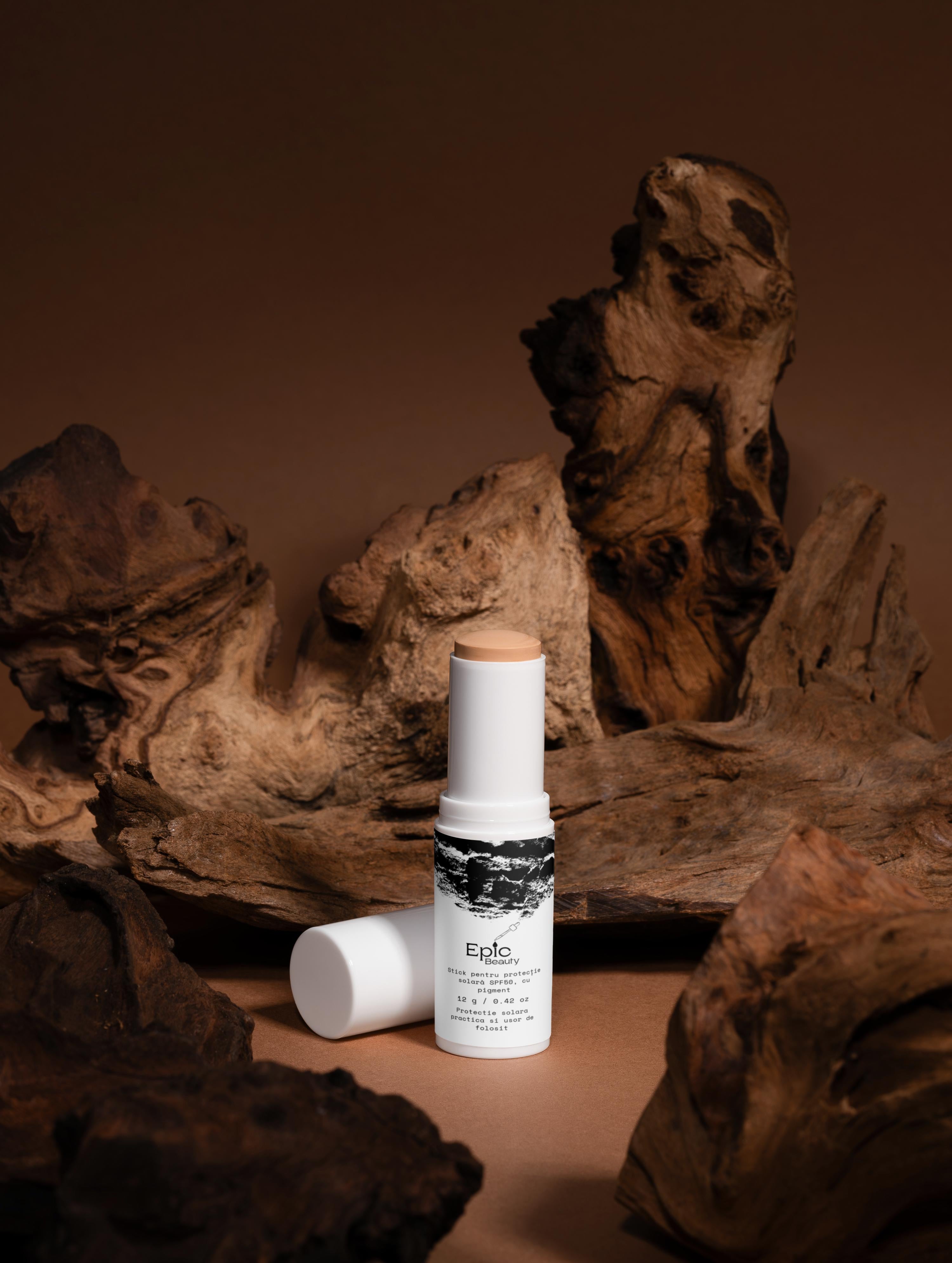 Stick protector solar cu pigment SPF 50